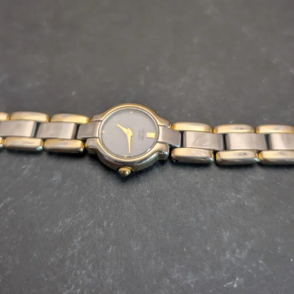 Ladies Citizen Watch Two Tone 5920-S76248 Needs New Battery
